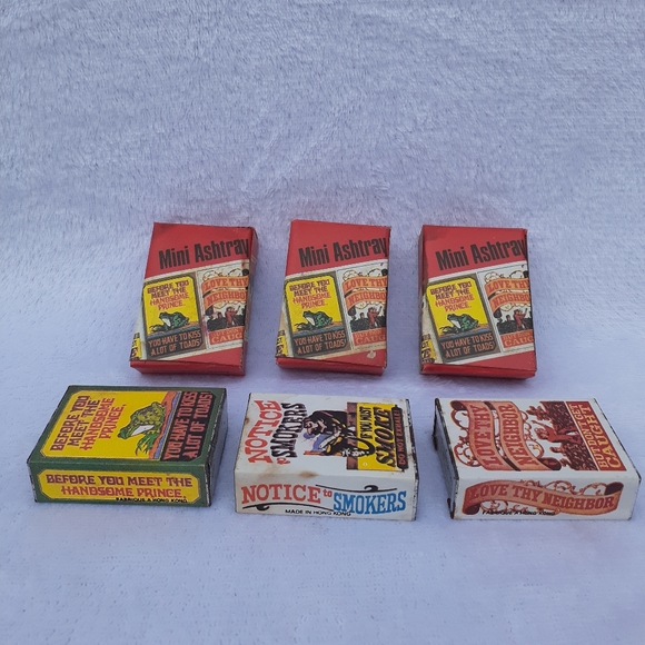 VINTAGE NOVELTY ASHTRAYS (3) - Picture 2 of 6